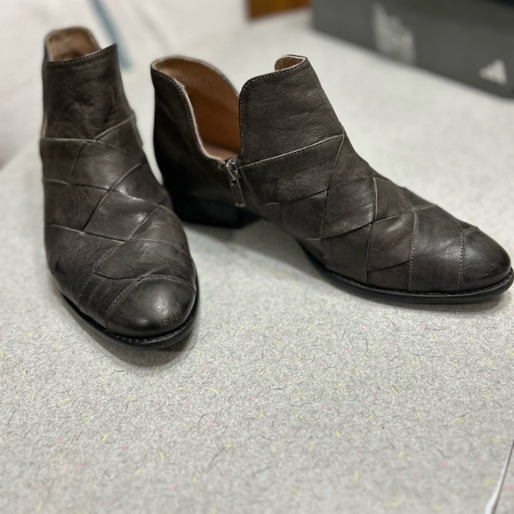 Women’s leather booties - Picture 5 of 7